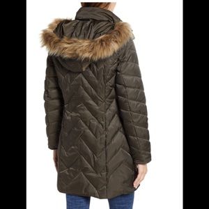 Beautiful deep olive green. Brand new condition!